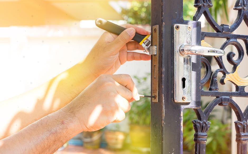 combien coute un serrurier pour ouvrir une porte Ris-Orangis
