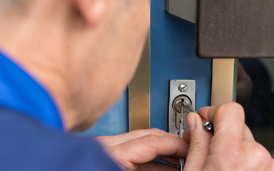 métier serrurier prix changement serrure Meudon