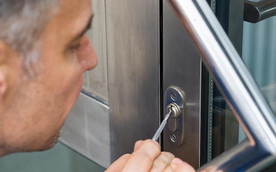 combien coute un serrurier pour ouvrir une porte Ris-Orangis